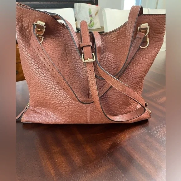 Vince Camuto women’s soft genuine leather Tot-bag cross body. Pine cone color - Picture 3 of 10